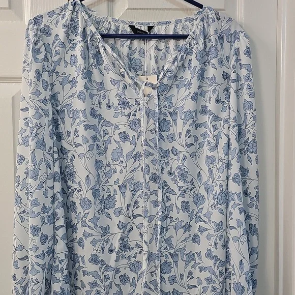 Dokotoo Floral Blue Blouse Top Size Large Worn 1 Time - Picture 2 of 13